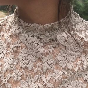 NUDE LACE CROP 🤩